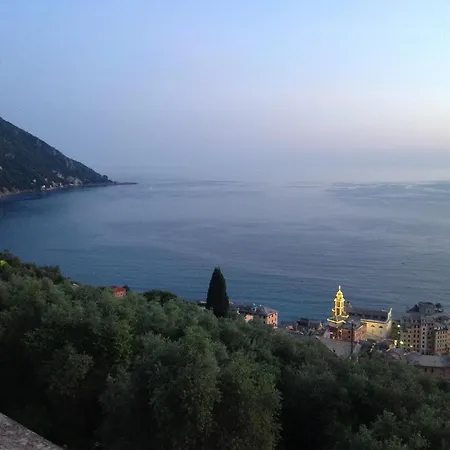 Rosse Frühstückspension Camogli